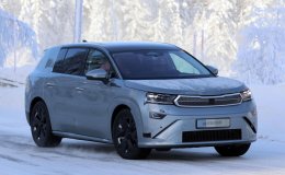 7 Koltuklu Yeni Elektrikli Škoda Amiral Gemisi Görüntülendi: “Peaq” ile 600+ km Menzil ve 200 kW Hızlı Şarj Hedefi