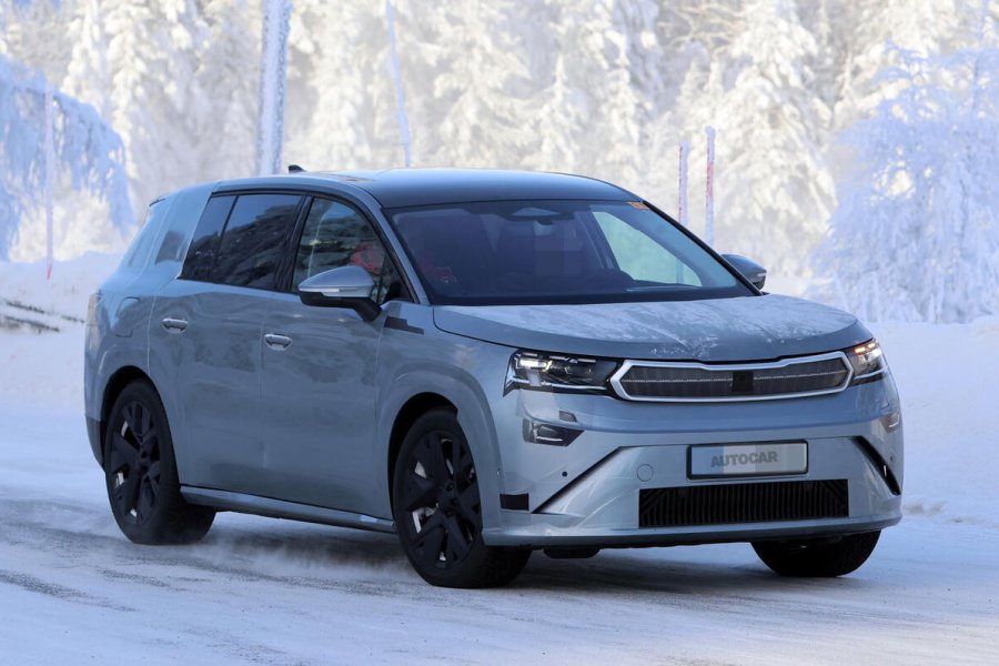 7 Koltuklu Yeni Elektrikli Škoda Amiral Gemisi Görüntülendi: “Peaq” ile 600+ km Menzil ve 200 kW Hızlı Şarj Hedefi